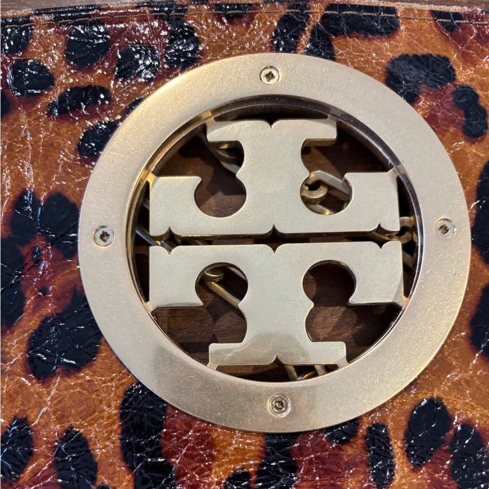 Authentic Tory Burch
Vegan Leather Leapord Print Crossbody Bag - Picture 4 of 16